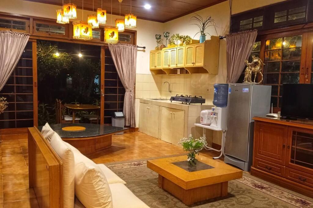 Designer Villa Tokyo Cianjur Eksteriør bilde