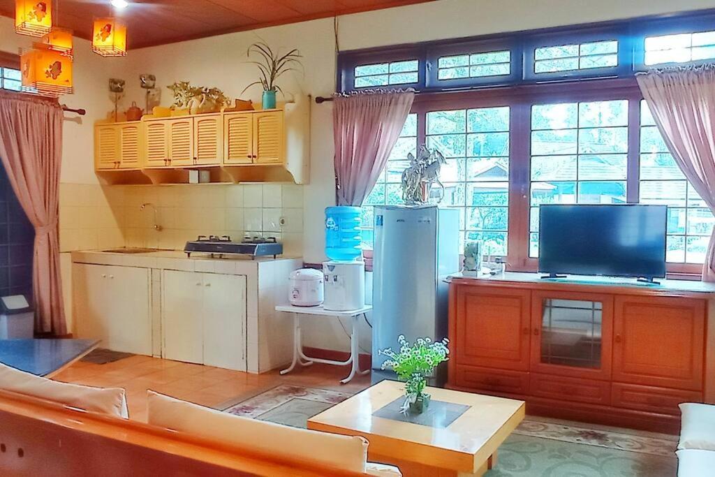 Designer Villa Tokyo Cianjur Eksteriør bilde
