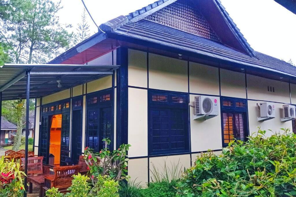 Designer Villa Tokyo Cianjur Eksteriør bilde